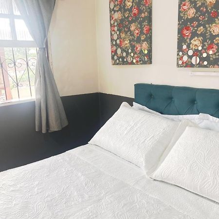 Nuh Hostel オウロ・プレット エクステリア 写真